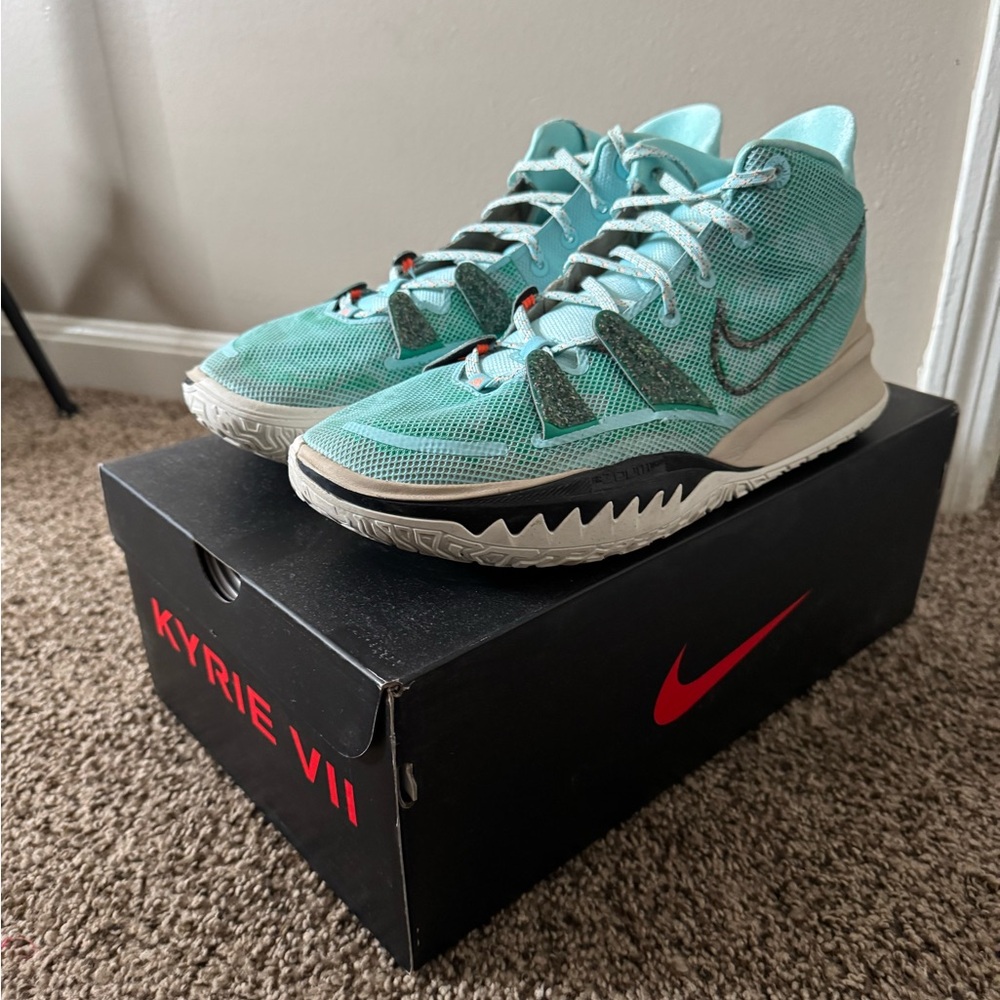 Kyrie 7